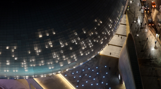 밝게 빛나는 동대문디자인플라자<YONHAP NO-1881>