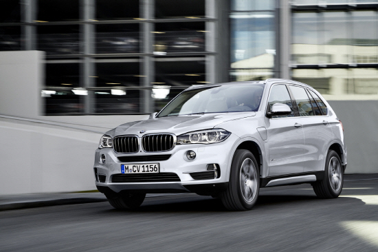 BMW_X5_xDrive40e_(2)