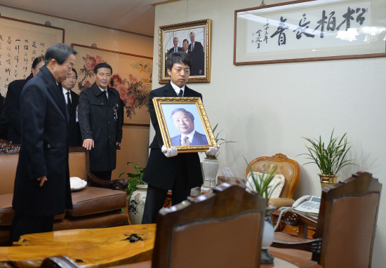 <YS 영결식> 정든 상도동 사저 도는 김 전 대통령 영정