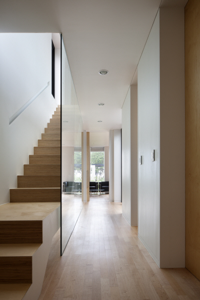 7. 부산S주택 - 1층 통로