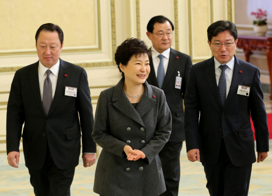 박 대통령, 전국 상공회의소 회장단 오찬 참석