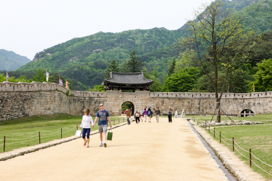 <관광1면> 관광의 별=문경새재