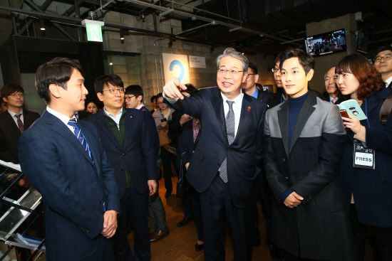 금융위원장, 오빠생각 시사회 참석