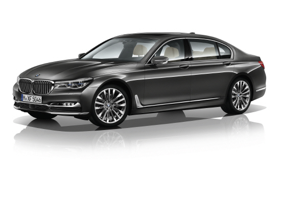BMW 750Li xDrive with Design Pure Excellence (1)