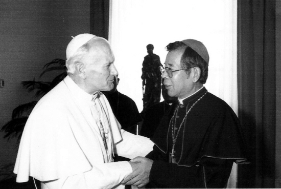 교황 바오르 2세를 만난 김수환 추기경