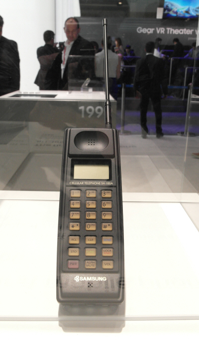 1988년 삼성 최초의 휴대전화 SH-100