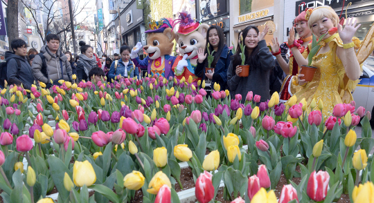 봄의 요정들의 도심 튤립 축제8